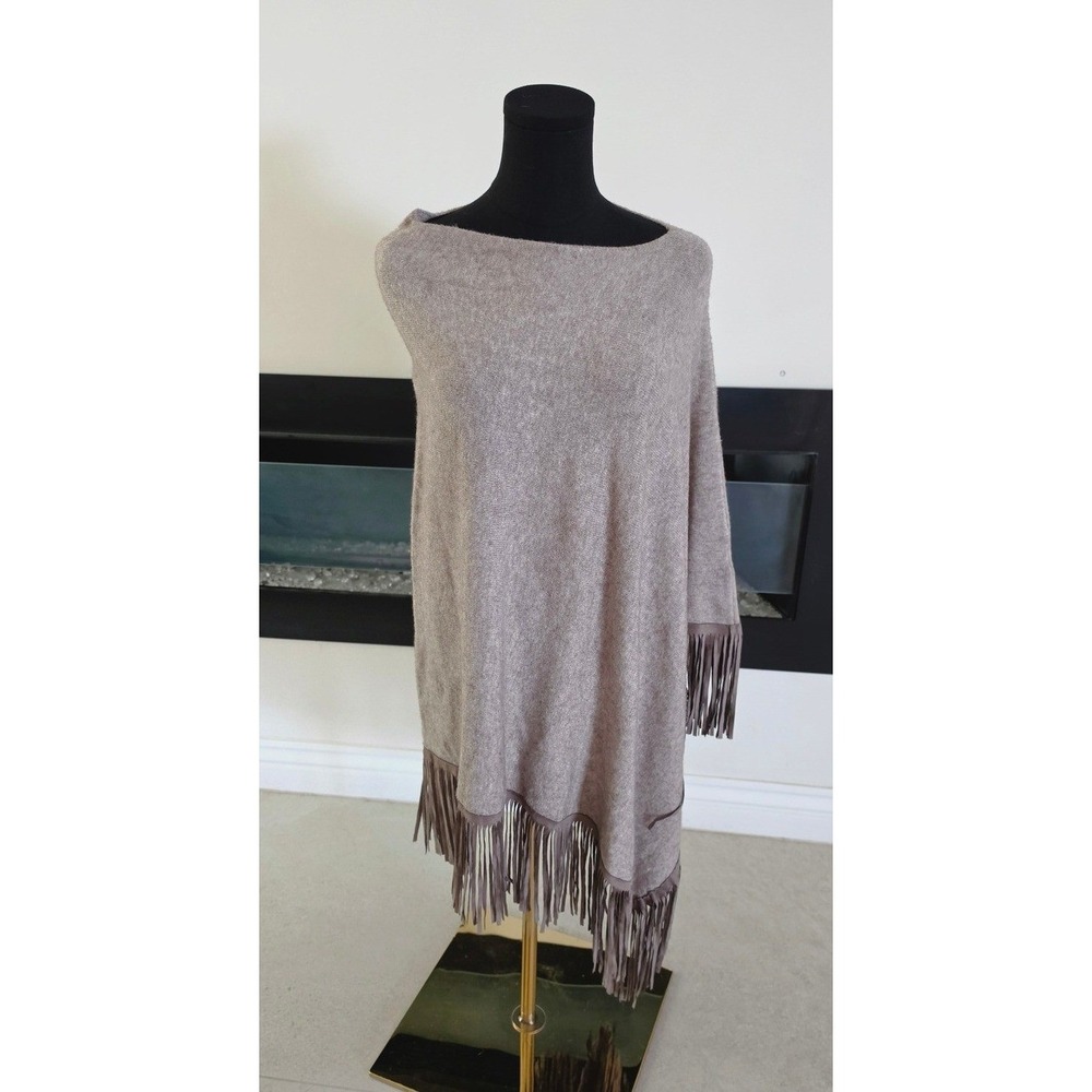Neiman Marcus Knit Fringe Poncho Wrap OS Boho Chic western aesthetic minimalist